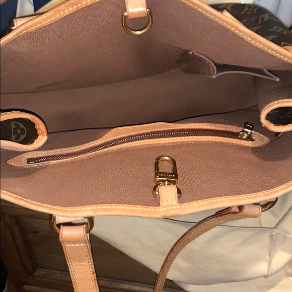 Louis Vuitton - Picture 5 of 8